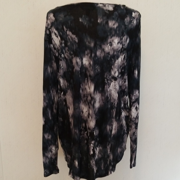 A31 - Simply Vera by Vera Wang 3/4" sleeve top - Picture 3 of 6